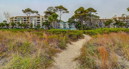 Relaxing ocean-view condo with on-site pool, private balcony & central AC