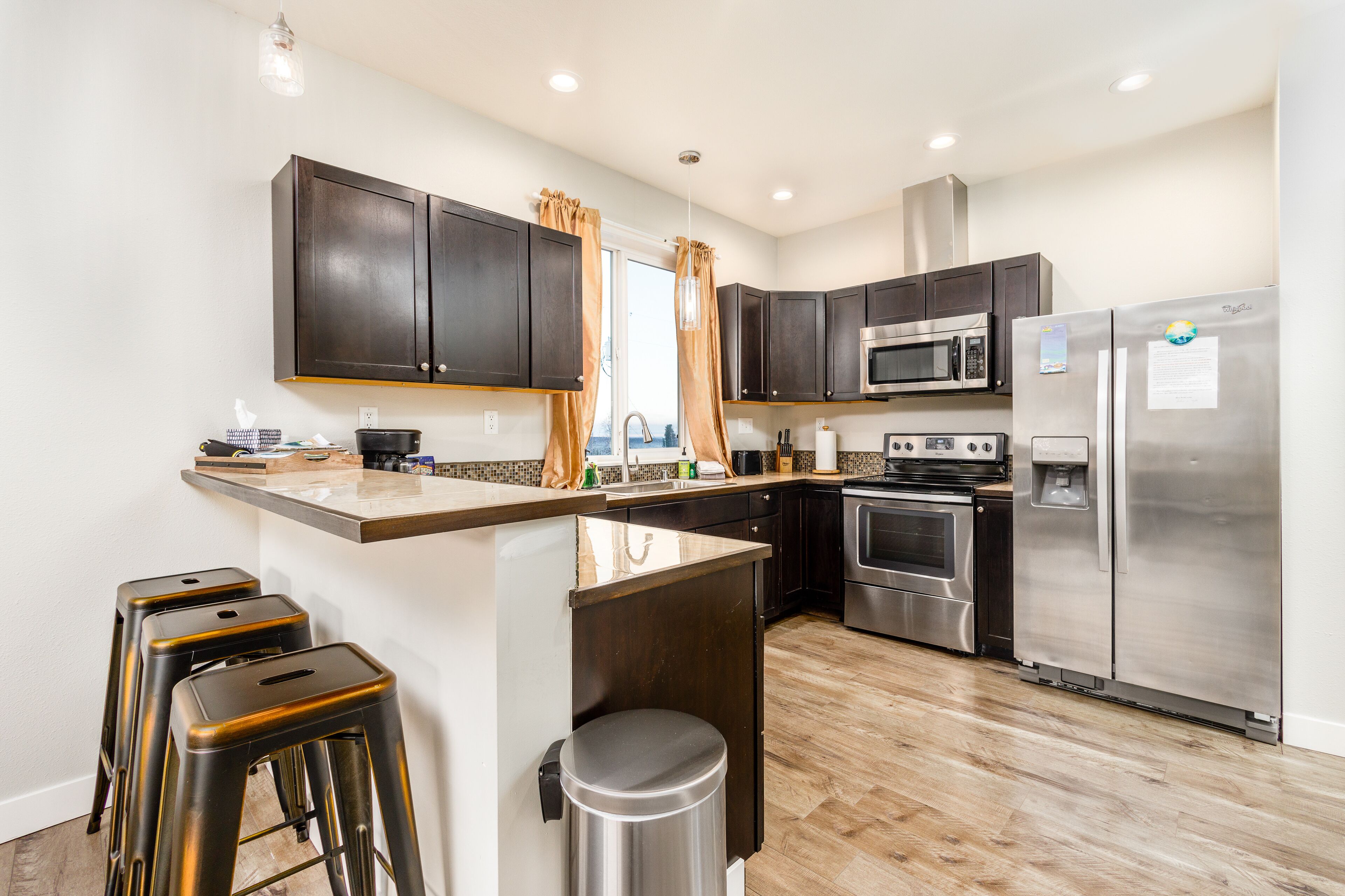 Centrally located, mountain-view retreat with private balcony, & washer/dryer
