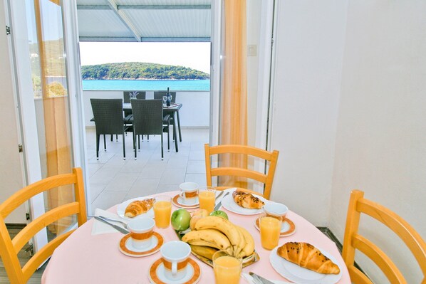 Appartement (Two Bedroom Apartment with Balcony an) | Salle à manger