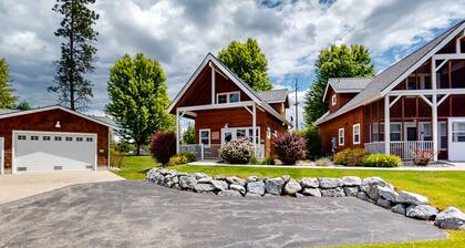 Cute, dog-friendly cabin with a large patio & fireplace - walk to river beach