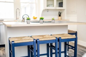 Apartment, Multiple Beds, Kitchen, Garden View (1536 10th Ave - Upper) | Private kitchen | Fridge, microwave, oven, stovetop - Couples Getaway | Walk to Unc | Free Cruiser Bikes (Greeley)