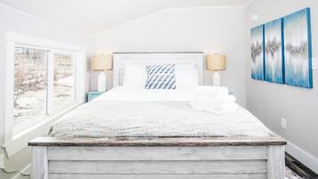 Apartment, Multiple Beds, Kitchen, Garden View (1536 10th Ave - Upper) | 3 bedrooms, free WiFi