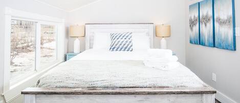 Apartment, Multiple Beds, Kitchen, Garden View (1536 10th Ave - Upper) | 3 bedrooms, free WiFi