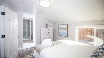 Apartment, Multiple Beds, Kitchen, Garden View (1536 10th Ave - Upper) | 3 bedrooms, free WiFi