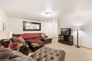 Nhà, nhiều giường, bồn tắm nước nóng, quang cảnh vườn (990 W. 41st St Loveland) | Nội thất