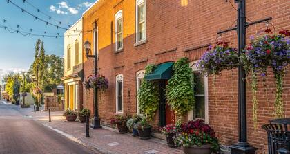 Elegant Loft-style Retreat in Old Firehouse Alley