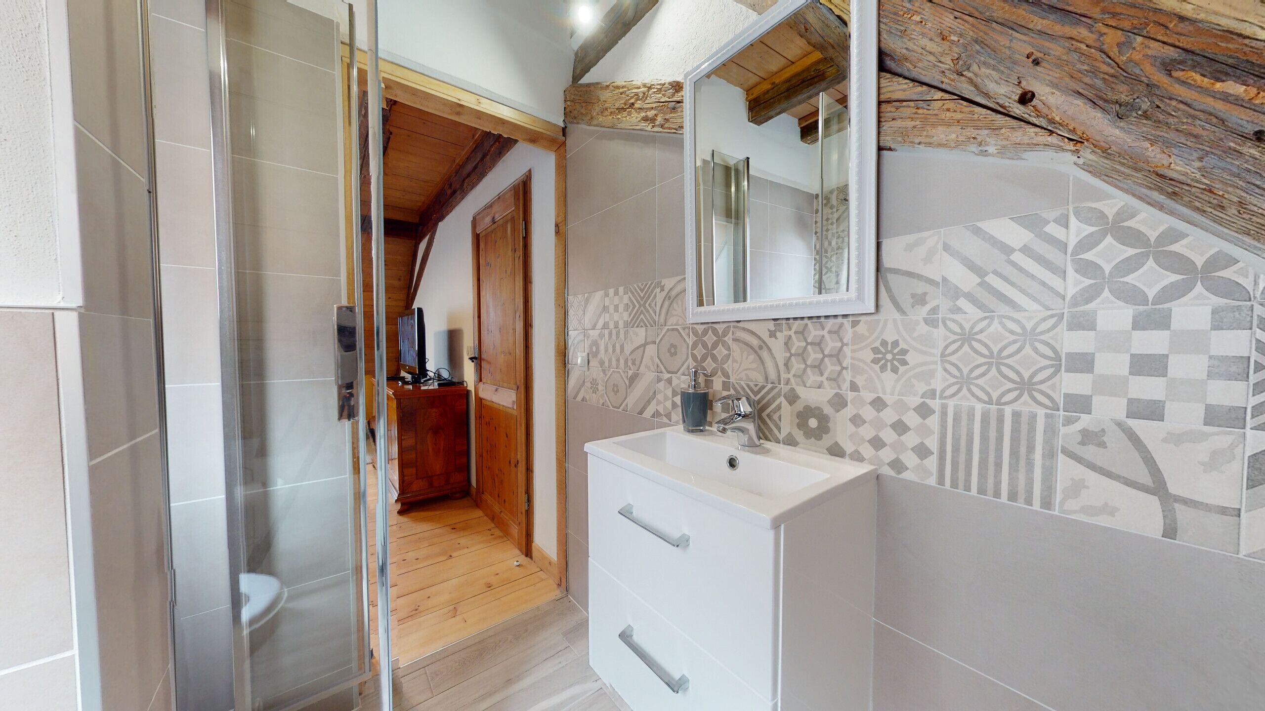 Douche, serviettes fournies