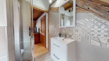 Douche, serviettes fournies