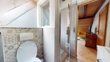 Een douche, handdoeken
