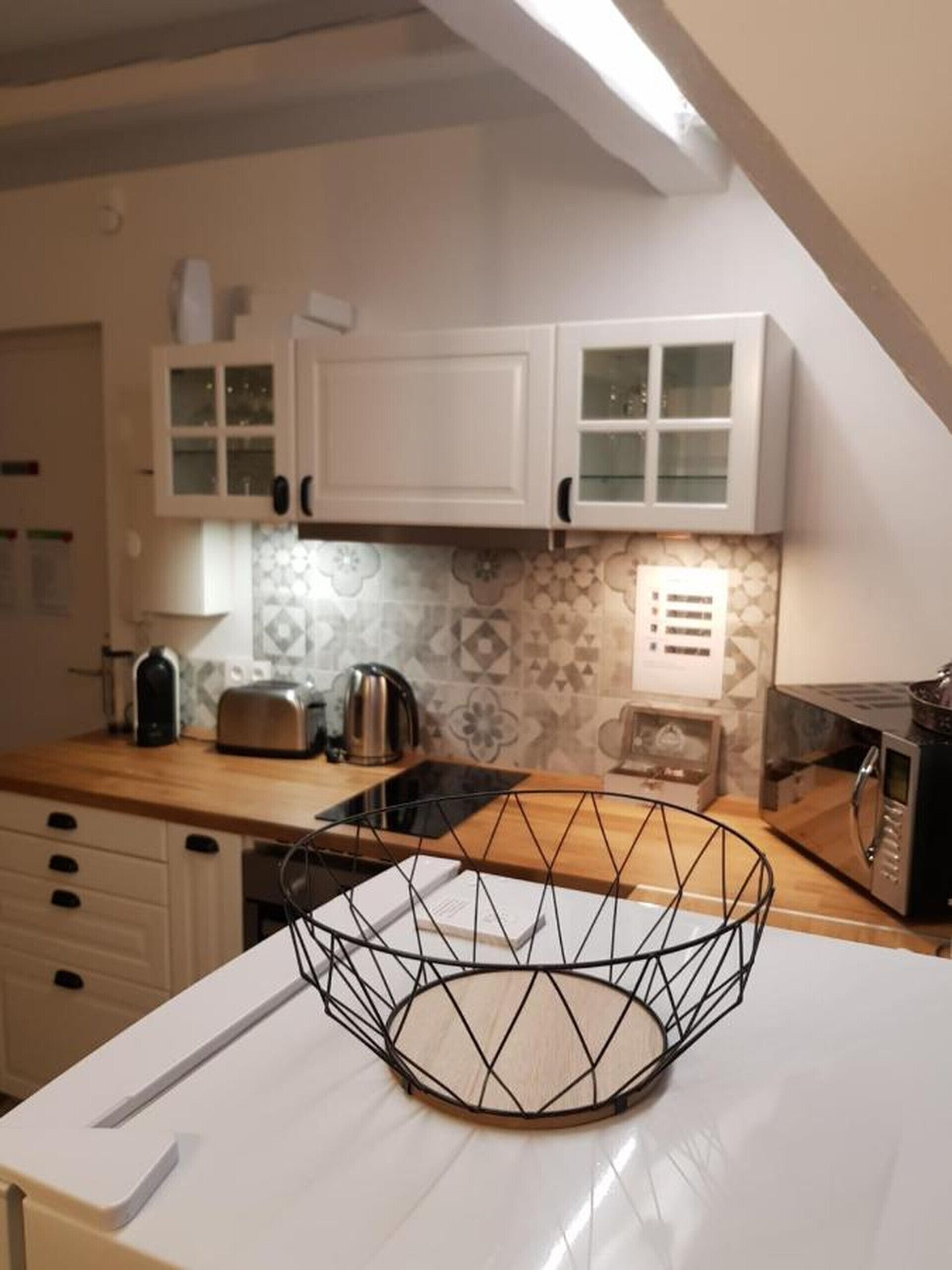 Fridge, microwave, oven, coffee/tea maker