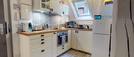 Réfrigérateur, micro-ondes, four, cafetière/bouilloire