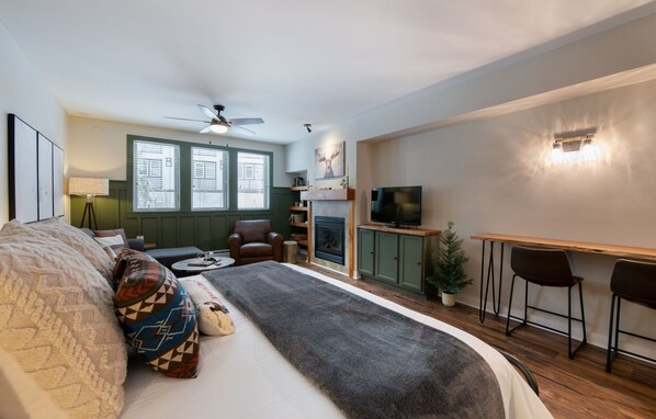 Iron/ironing board, WiFi, bed sheets