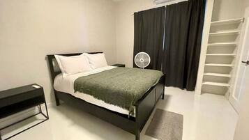 3 bedrooms, desk, iron/ironing board, WiFi