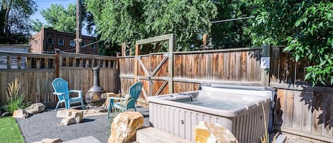 Apartment, 1 King Bed with Sofa bed, Patio, Garden View (633 Mathews St.) | Property grounds