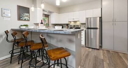 Butterscotch Suite Old Town Stay with Sunny Style