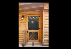 Exterior detail - Shenandoah National Park - Sauna - Log Cabin - Treehouse - Game Room (Stanley)