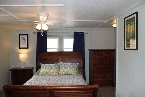 3 bedrooms, iron/ironing board, travel crib, free WiFi