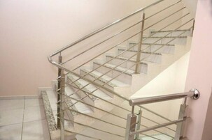 Escaleras con baranda