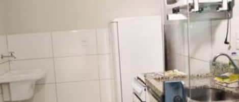 Apartment | Private kitchen | Microwave, blender, cookware/dishes/utensils