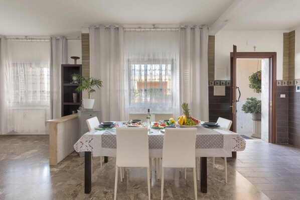 Apartment | Esszimmer