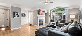 Scandinavian Chic – Hot Tub, Bikes and Lake Life!