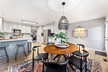 Scandinavian Chic – Hot Tub, Bikes and Lake Life!