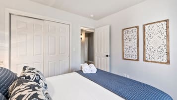 Casa, varias camas, hidromasaje, vista al jardín (1500 Park Drive) | 5 habitaciones, wifi gratis y ropa de cama