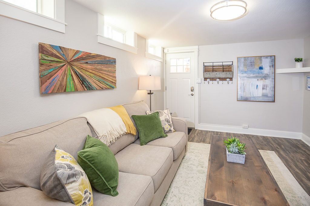 Apartment, Multiple Beds, Kitchen, Garden View (1534 10th Ave. - Lower) | Living area | 40-inch TV with digital channels