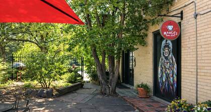 Cozy Retreat | Walk to Unc | Free Cruiser Bikes