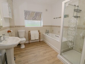 Shower - Cynefin (Llanerchymedd)