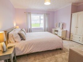 3 dormitorios, decoración individual, mobiliario individual