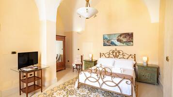 Down duvets, minibar, in-room safe, free WiFi