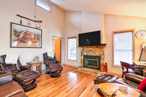 Charming home with fireplace, nearby skiing, pool, game room, & washer/dryer