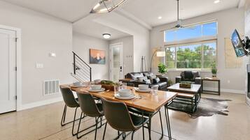 House, Multiple Beds, Hot Tub, Mountain View (750 Jerome St Unit 6) | Interior
