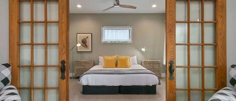 3 多间卧室、特色装修、特色家居、办公桌