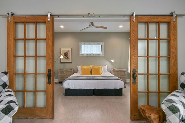 3 habitaciones, decoración personalizada y muebles diferentes 