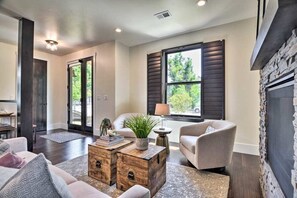 Televisión de 40 pulgadas con canales digitales y chimenea