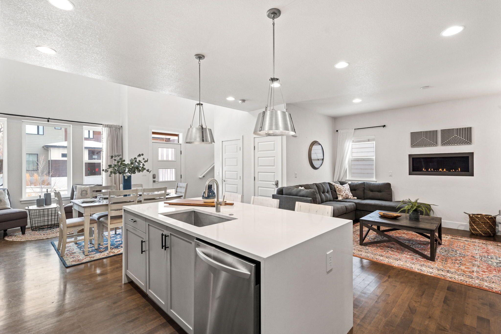 Hus, flere senger, terrasse, hageutsikt (350 Pascal St.) | Eget kjøkken | Kjøleskap, mikrobølgeovn, ovn og kokeplater