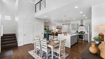House, Multiple Beds, Patio, Garden View (350 Pascal St.) | Private kitchen | Fridge, microwave, oven, stovetop