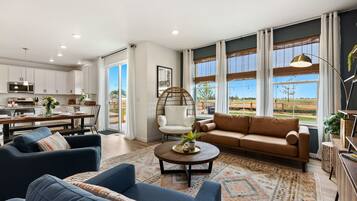 House, Multiple Beds, Patio, Garden View (4055 Wyatt Falls) | Living area | 40-inch TV with digital channels