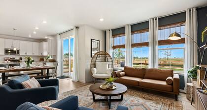 New Build W/ Great Backyard & Lake Access!