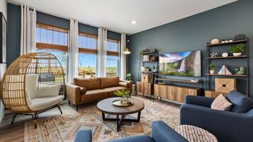 House, Multiple Beds, Patio, Garden View (4055 Wyatt Falls) | Living area | 40-inch TV with digital channels