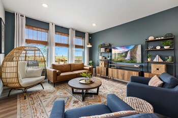 New Build W/ Great Backyard & Lake Access!