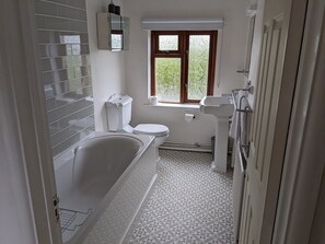 Bathroom - Field Cottage - Wye Valley Holiday Cottage (Ross-on-Wye)