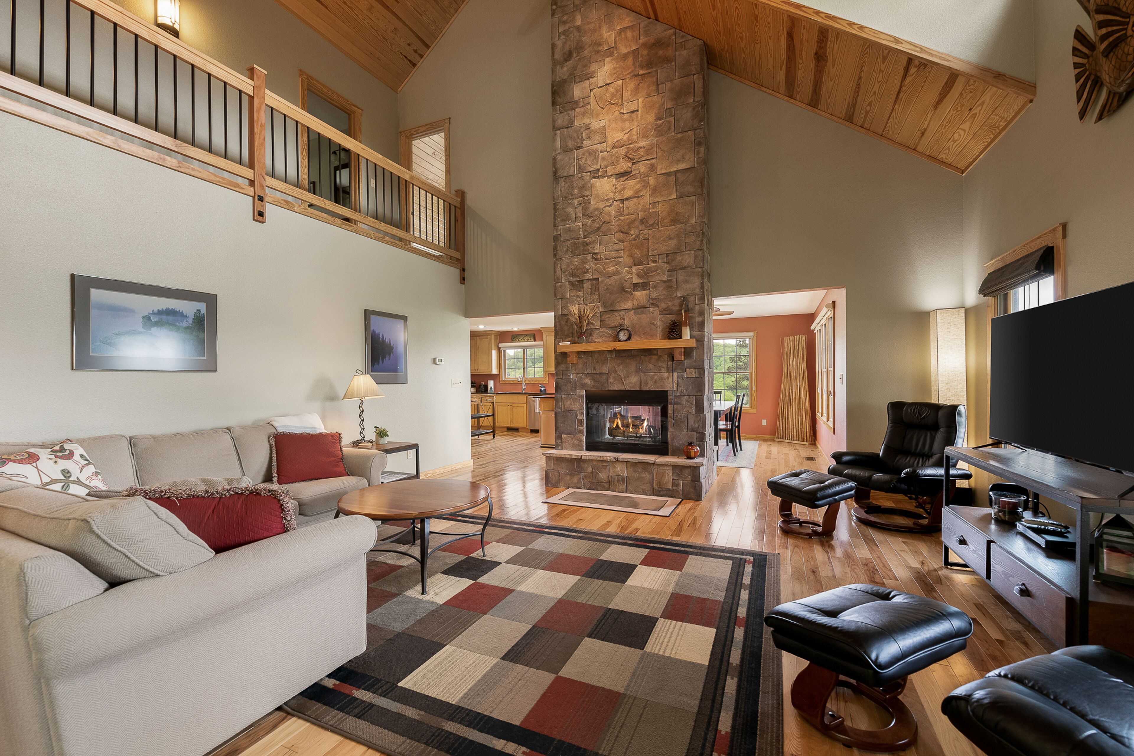 テレビ、暖炉、卓球台