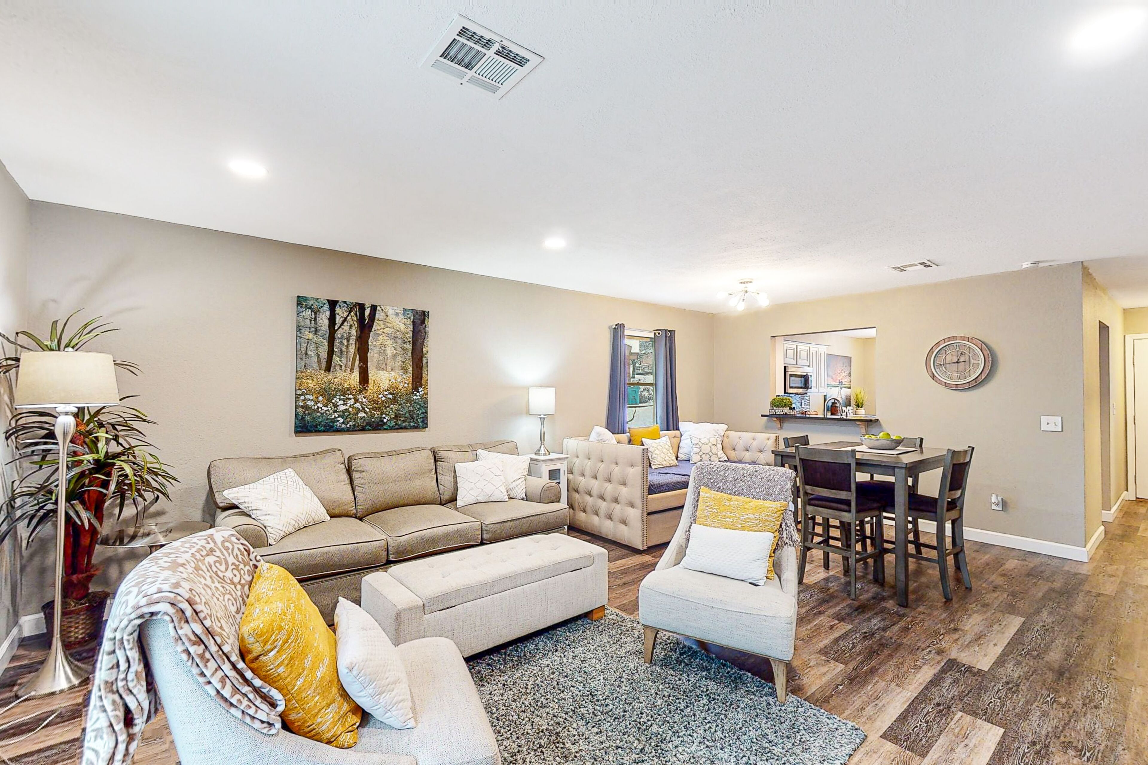 Dog-friendly townhouse with a golf course view, washer/dryer, central AC