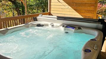 Tina de hidromasaje al aire libre