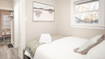 Hus, flere senger, terrasse, hageutsikt | 2 soverom, wi-fi (inkludert) og sengetøy