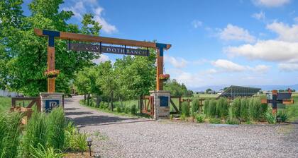 Llama-stay at Spooky Tooth Ranch – Mtn Views!!