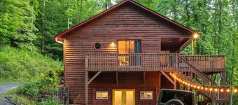 Majestic Cabin | Modern, Hot Tub, & Game Room